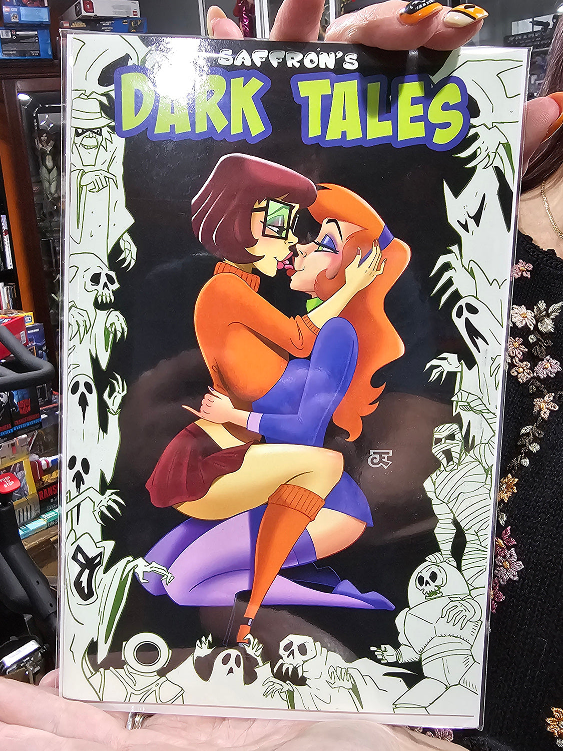 GLOW-IN-THE-DARK Saffron's Dark Tales #1  (Nice) Enigma Kiss