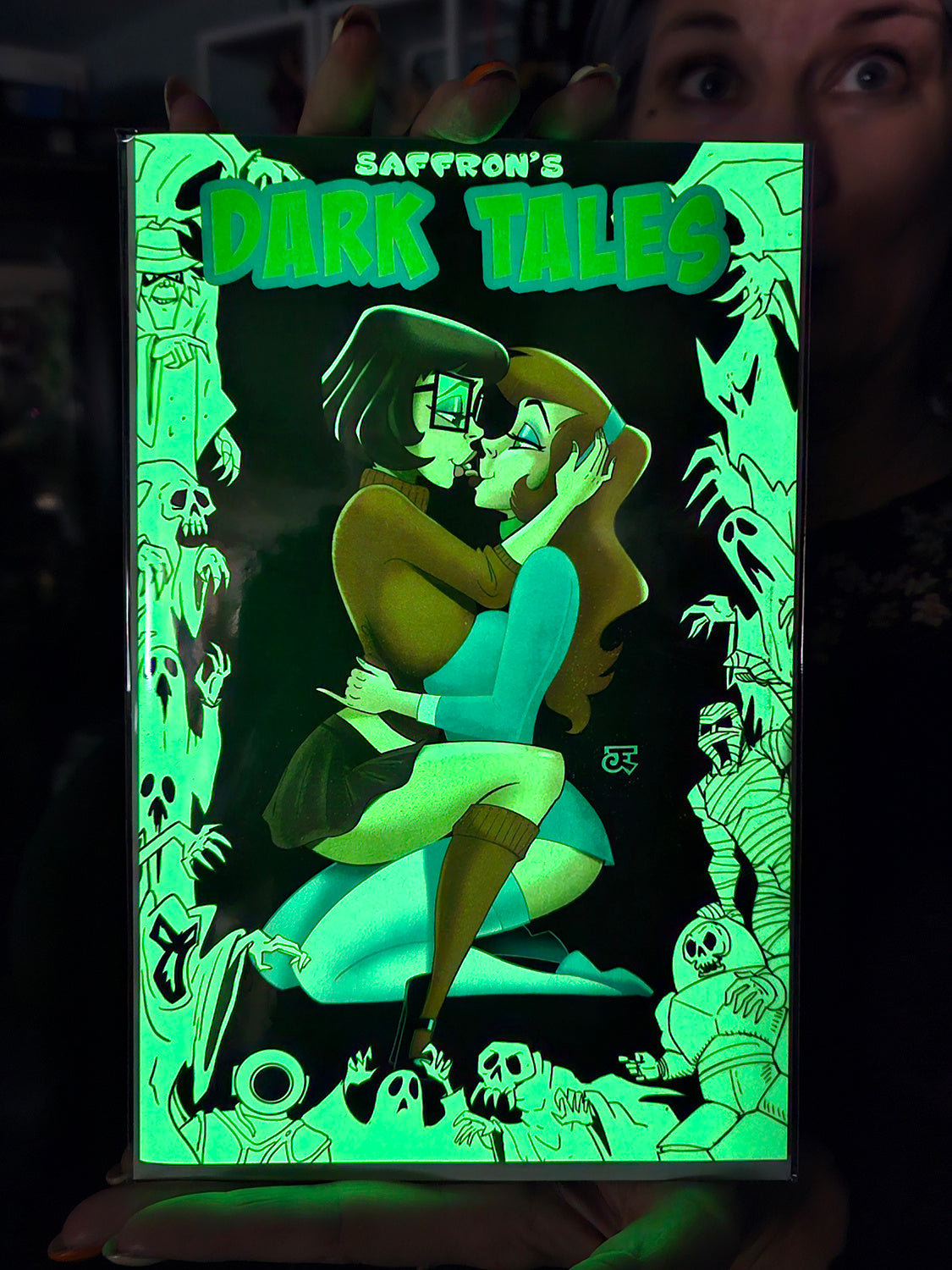 GLOW-IN-THE-DARK Saffron's Dark Tales #1  (Nice) Enigma Kiss